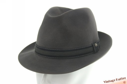 Gleufhoed Mayser Garda grijs geborsteld vilt 57,5 [als nieuw]